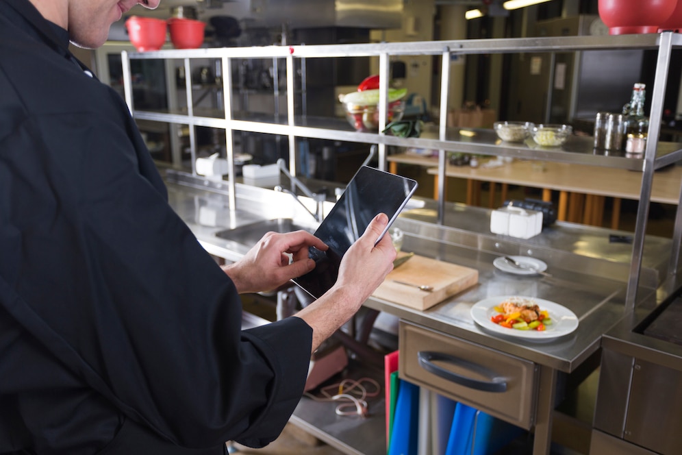 Automatización de Cocina Tecnología para automatizar procesos en la cocina, como máquinas que preparan alimentos o sistemas de pedido automáticos.