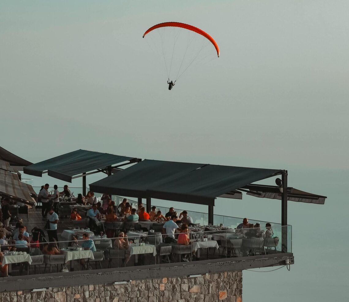 Estrategias para ofrecer cenas en terrazas con vista panorámica